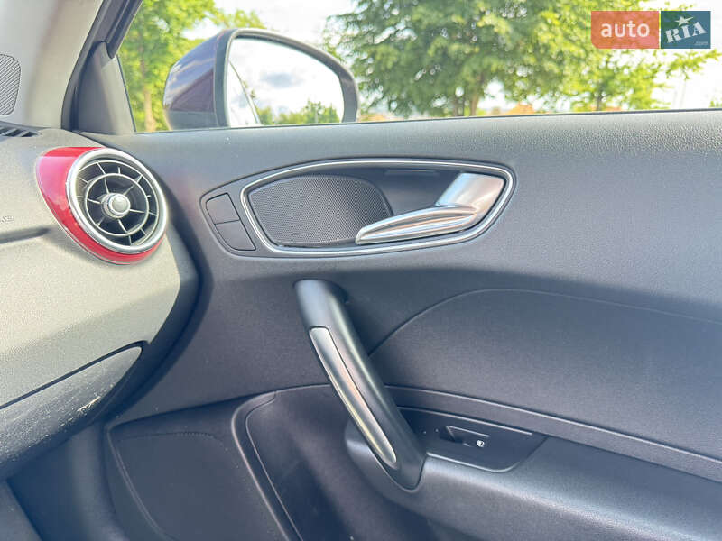 Хэтчбек Audi A1 2011 в Ужгороде