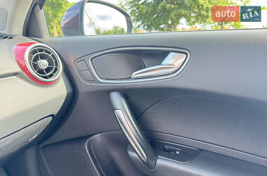Хэтчбек Audi A1 2011 в 