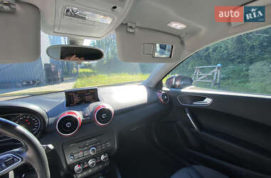 Хэтчбек Audi A1 2011 в 