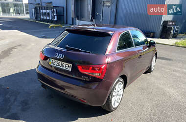 Хэтчбек Audi A1 2011 в 