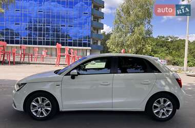 Хэтчбек Audi A1 2013 в 