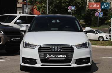 Хэтчбек Audi A1 2015 в 