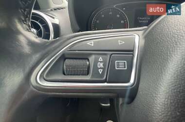 Хэтчбек Audi A1 2011 в 
