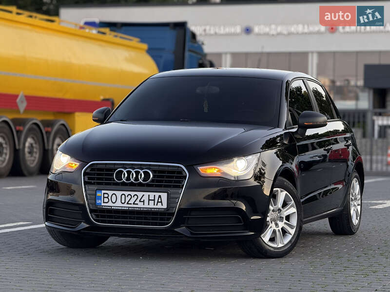 Хэтчбек Audi A1 2012 в 