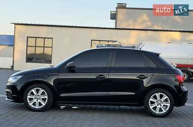 Хэтчбек Audi A1 2012 в 