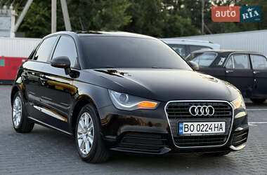 Хэтчбек Audi A1 2012 в 