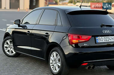 Хэтчбек Audi A1 2012 в 