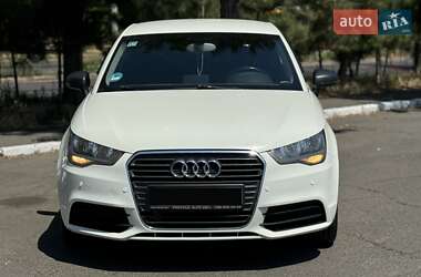 Хэтчбек Audi A1 2012 в 