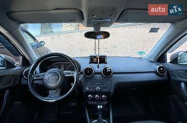 Хэтчбек Audi A1 2012 в 
