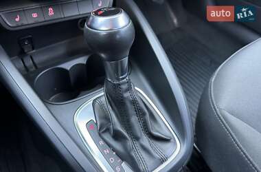 Хэтчбек Audi A1 2012 в 