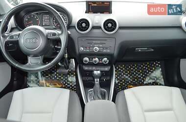 Хэтчбек Audi A1 2010 в 