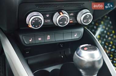 Хэтчбек Audi A1 2010 в 