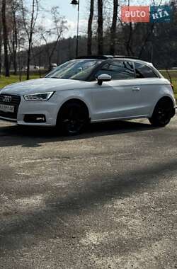 Хэтчбек Audi A1 2015 в 
