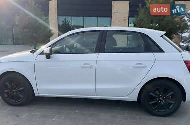 Хэтчбек Audi A1 2013 в 