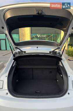 Хэтчбек Audi A1 2013 в 