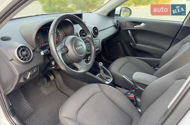 Хэтчбек Audi A1 2013 в 