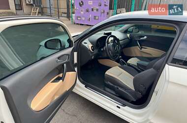 Хэтчбек Audi A1 2012 в 