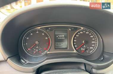 Хэтчбек Audi A1 2012 в 