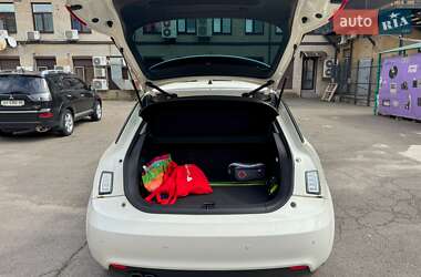 Хэтчбек Audi A1 2012 в 
