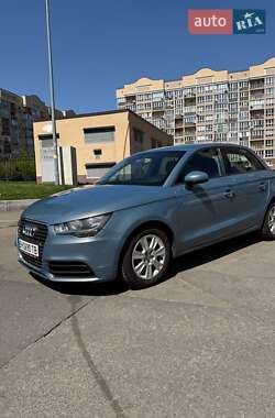 Хэтчбек Audi A1 2012 в 