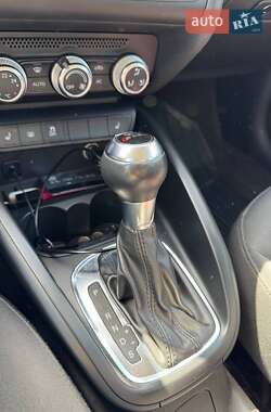 Хэтчбек Audi A1 2012 в 