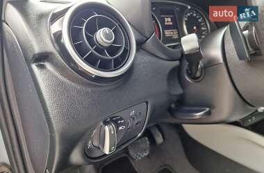 Хетчбек Audi A1 2012 в 