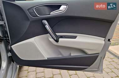 Хетчбек Audi A1 2012 в 