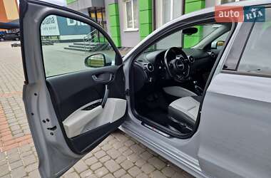 Хетчбек Audi A1 2012 в 