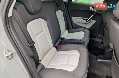 Хетчбек Audi A1 2012 в 