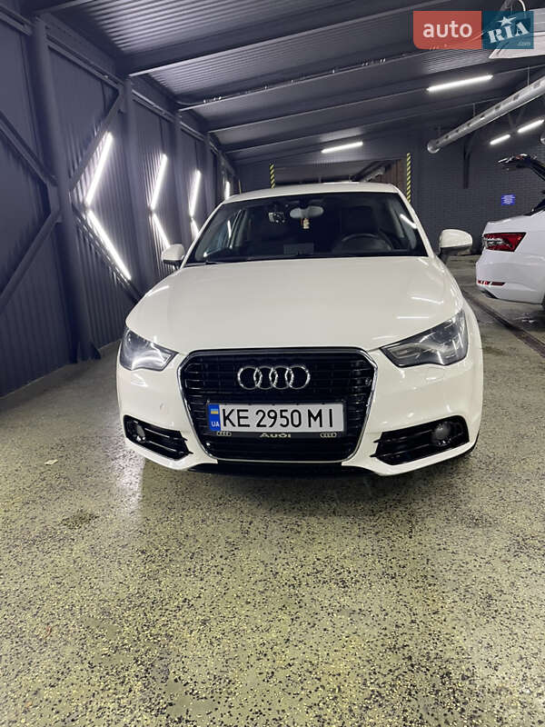 Хетчбек Audi A1 2011 в 