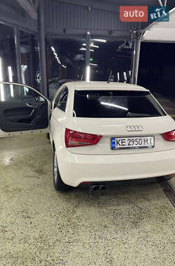 Хетчбек Audi A1 2011 в 