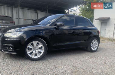 Хетчбек Audi A1 2012 в 