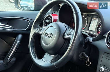 Хэтчбек Audi A1 2011 в 