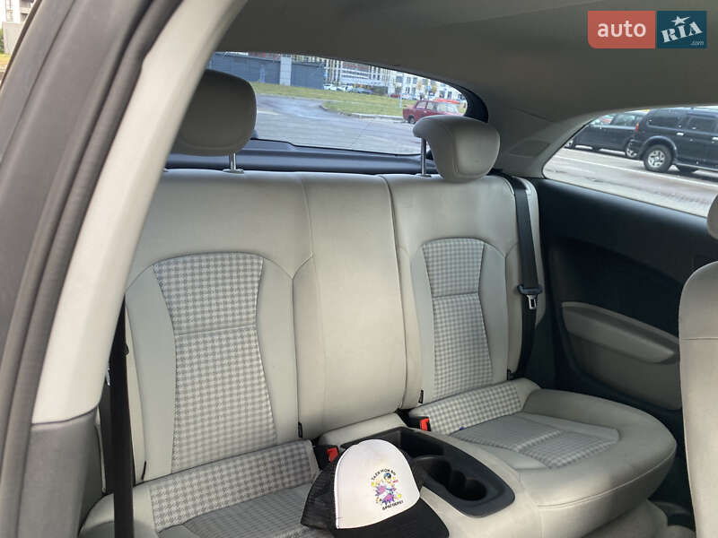 Хэтчбек Audi A1 2010 в Киеве