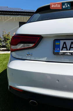 Хетчбек Audi A1 2014 в 