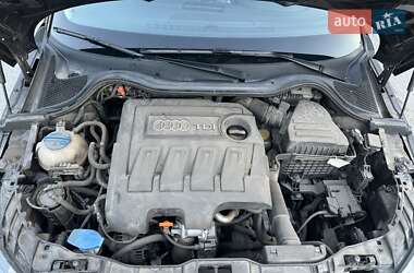 Хетчбек Audi A1 2012 в 