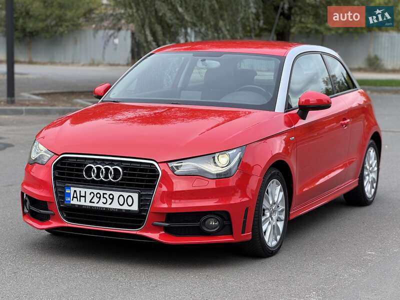 Хэтчбек Audi A1 2011 в 