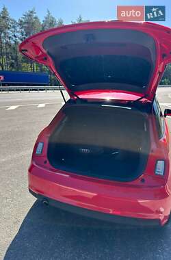 Хетчбек Audi A1 2015 в 