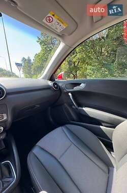 Хетчбек Audi A1 2015 в 