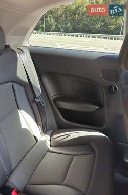 Хетчбек Audi A1 2015 в 