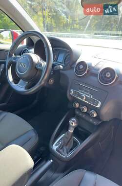 Хетчбек Audi A1 2015 в 