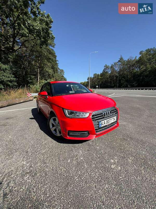 Хетчбек Audi A1 2015 в 