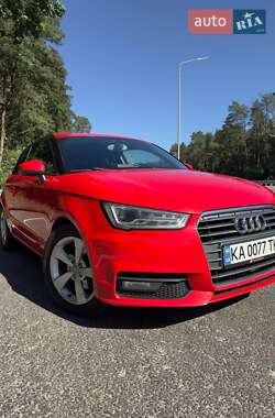 Хетчбек Audi A1 2015 в 