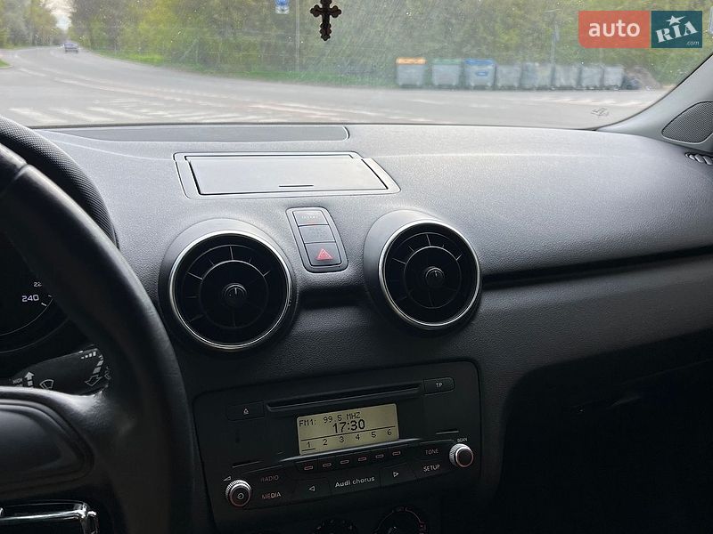 Хэтчбек Audi A1 2011 в Полтаве