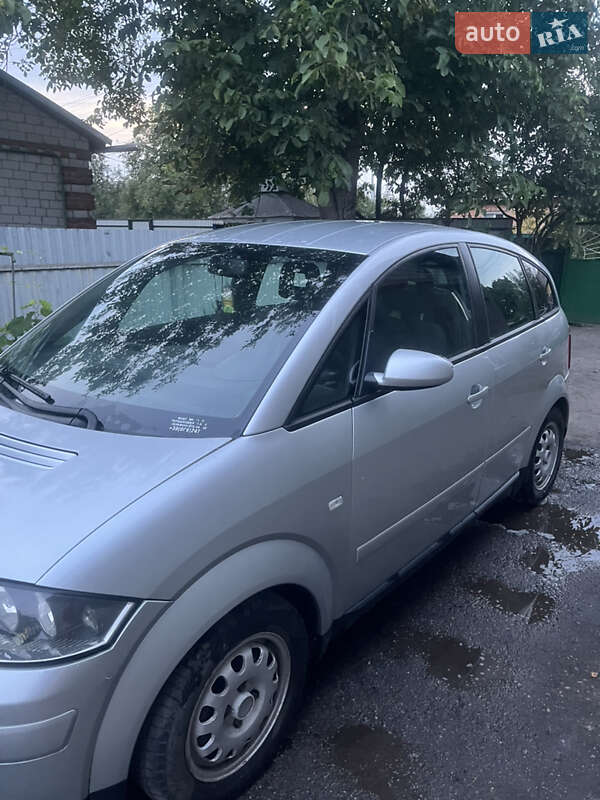 Хэтчбек Audi A2 2004 в 