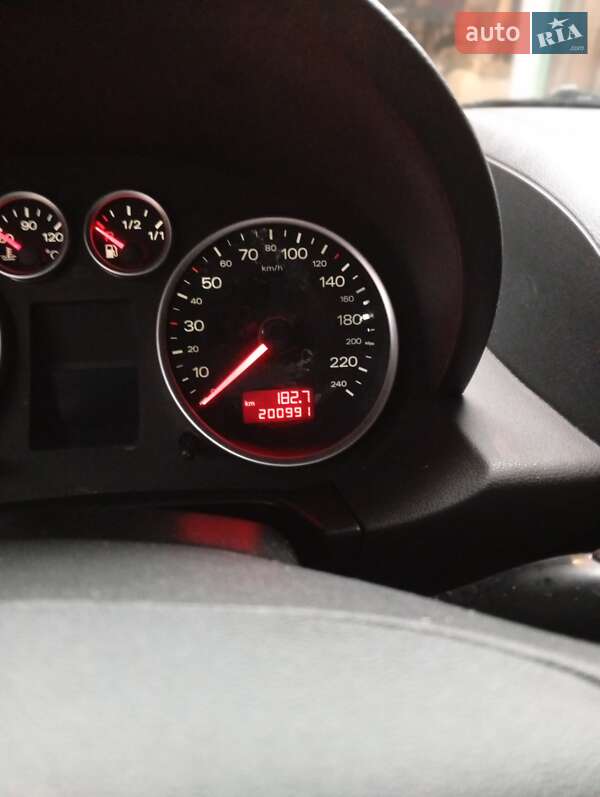 Хэтчбек Audi A2 2002 в Виноградове