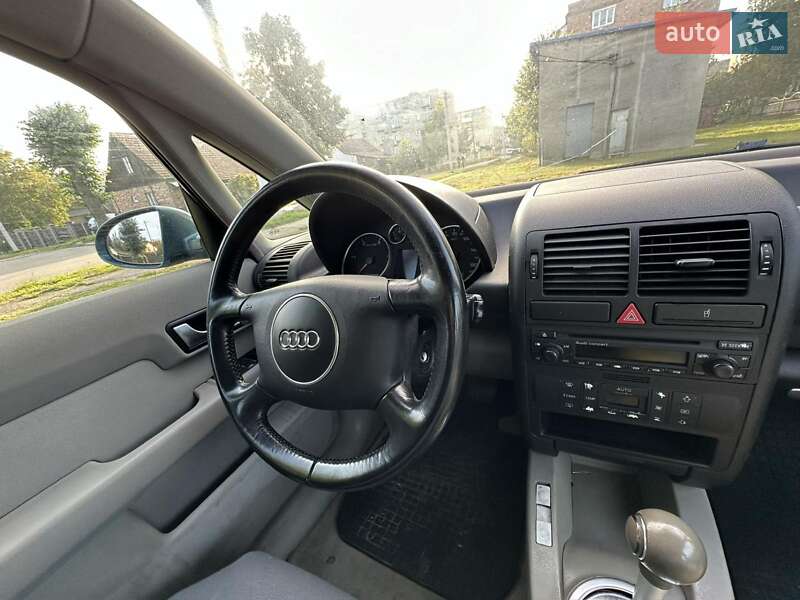 Хэтчбек Audi A2 2002 в Нововолынске
