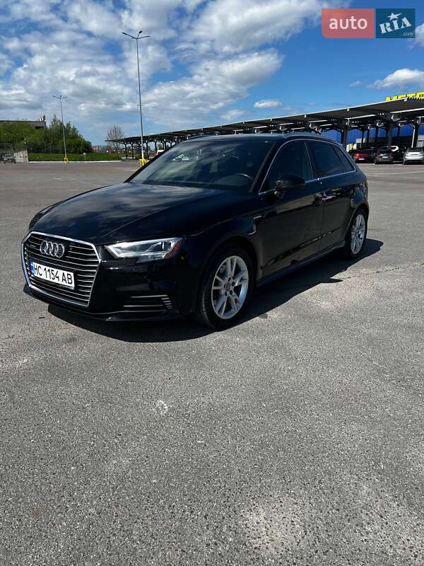 Хэтчбек Audi A3 Sportback 2018 в 