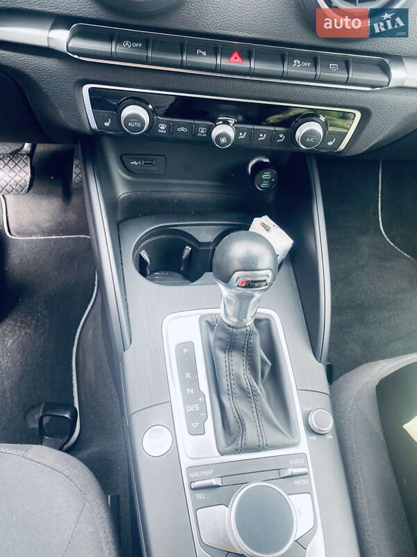 Хетчбек Audi A3 Sportback 2019 в Харкові