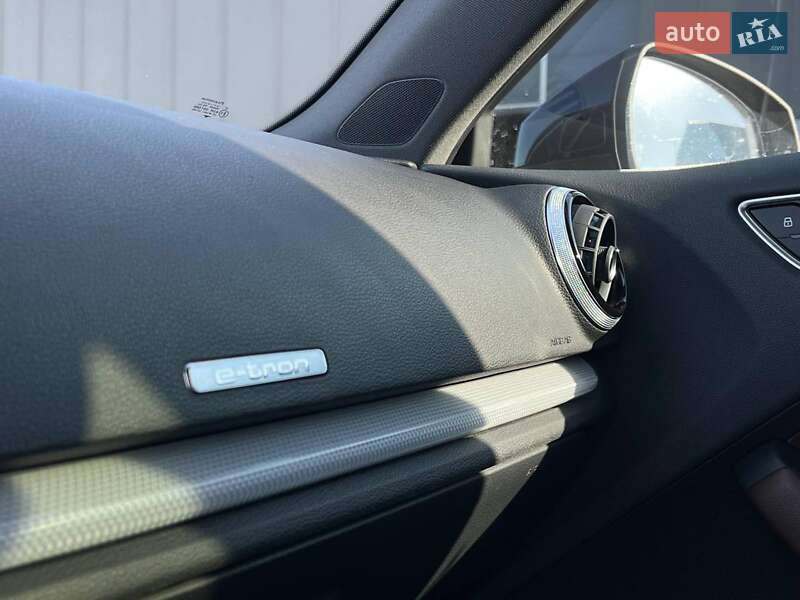 Хэтчбек Audi A3 Sportback 2016 в Львове